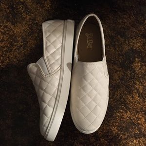 NWT White Quilted Flats